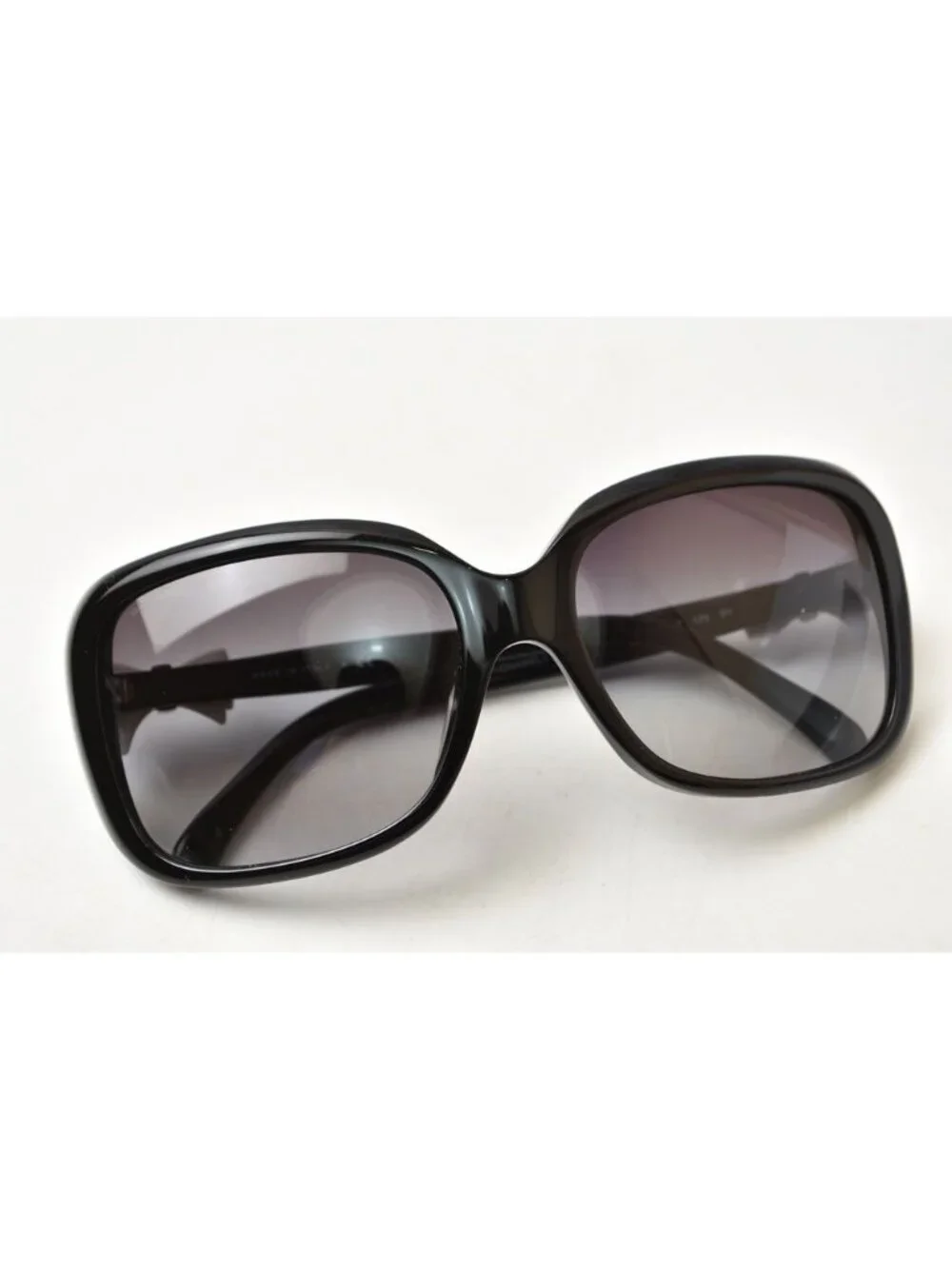 Chanel Sunglasses Eyewear CC Logo Ribbon Motif White Black Acetate